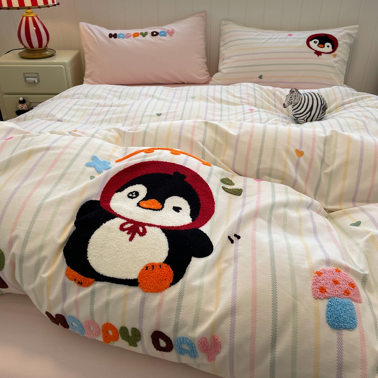 91家纺网 家纺一手货源 找家纺 （总）蓝邻家纺 2025新款全棉磨毛卡通刺绣款四件套--毛巾绣系列