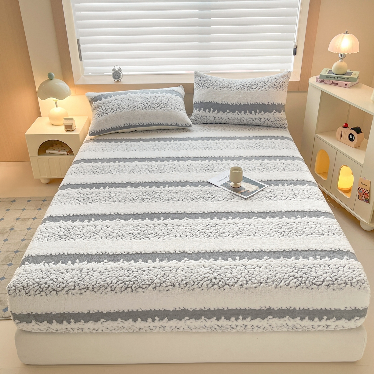 91家纺网 家纺一手货源 找家纺 （总）卡伦家纺 2025新款阳离子提花牛奶绒床笠-暖阳系列