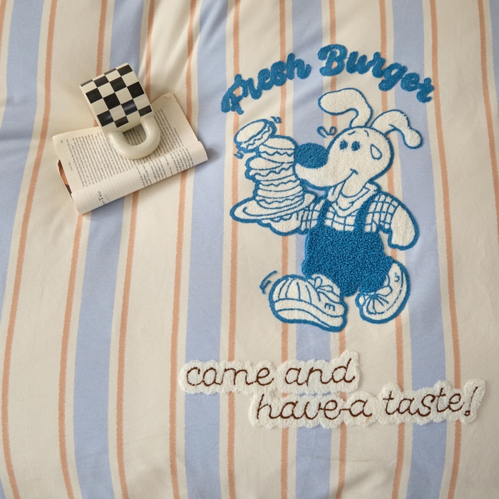 91家纺网 家纺一手货源 找家纺 蓝邻家纺 2025新款全棉磨毛卡通刺绣款四件套--毛巾绣系列 汉堡先生