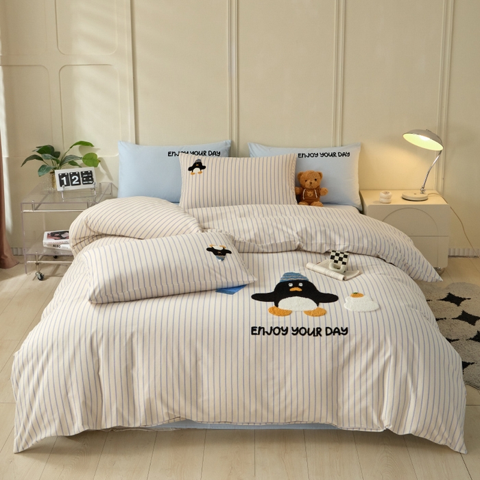 91家纺网 家纺一手货源 找家纺 蓝邻家纺 2025新款全棉磨毛卡通刺绣款四件套--毛巾绣系列 南极舞者