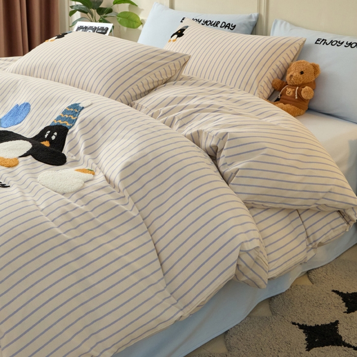 91家纺网 家纺一手货源 找家纺 蓝邻家纺 2025新款全棉磨毛卡通刺绣款四件套--毛巾绣系列 南极舞者