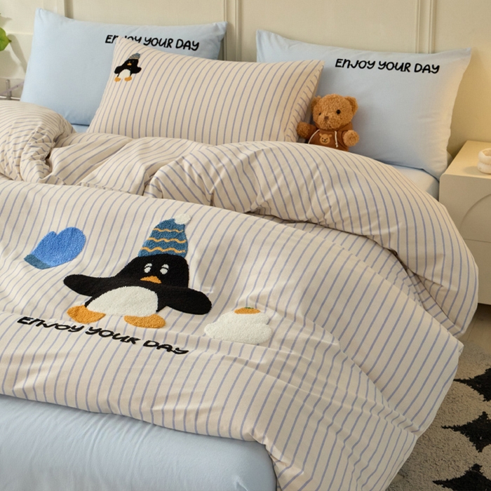 91家纺网 家纺一手货源 找家纺 蓝邻家纺 2025新款全棉磨毛卡通刺绣款四件套--毛巾绣系列 南极舞者