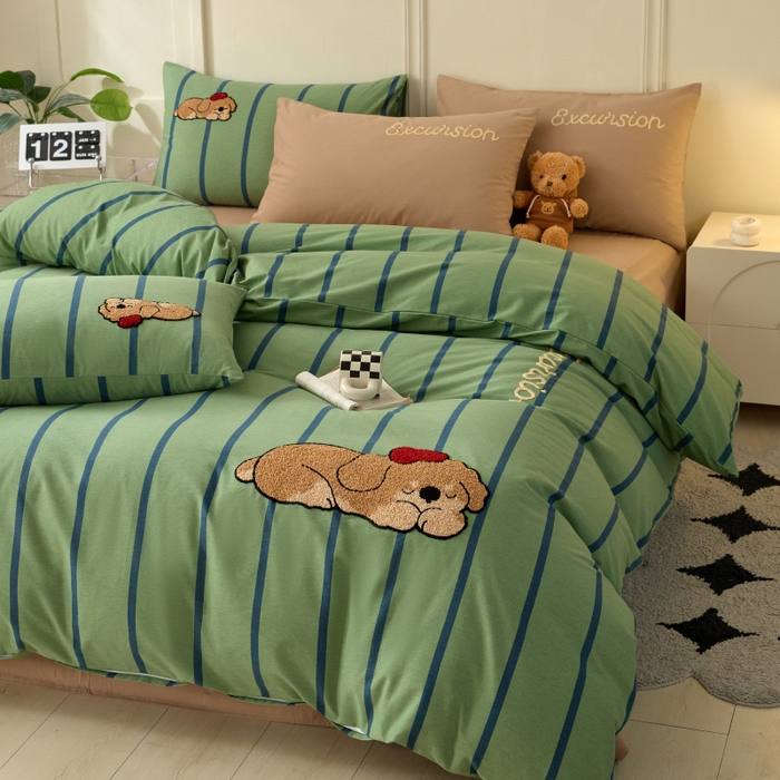 91家纺网 家纺一手货源 找家纺 蓝邻家纺 2025新款全棉磨毛卡通刺绣款四件套--毛巾绣系列 瑞瑞-绿