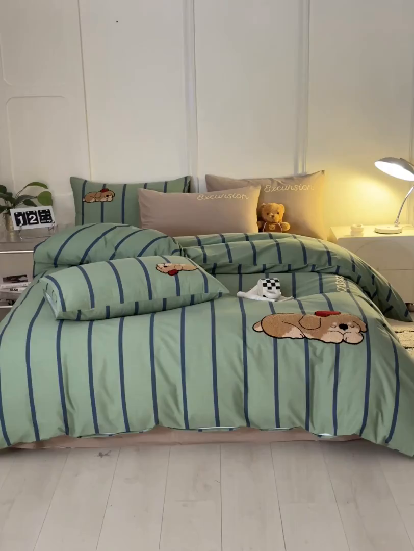 91家纺网 家纺一手货源 找家纺 蓝邻家纺 2025新款全棉磨毛卡通刺绣款四件套--毛巾绣系列 瑞瑞-绿