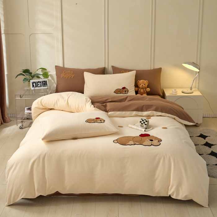 91家纺网 家纺一手货源 找家纺 蓝邻家纺 2025新款全棉磨毛卡通刺绣款四件套--毛巾绣系列 瑞瑞-米咖