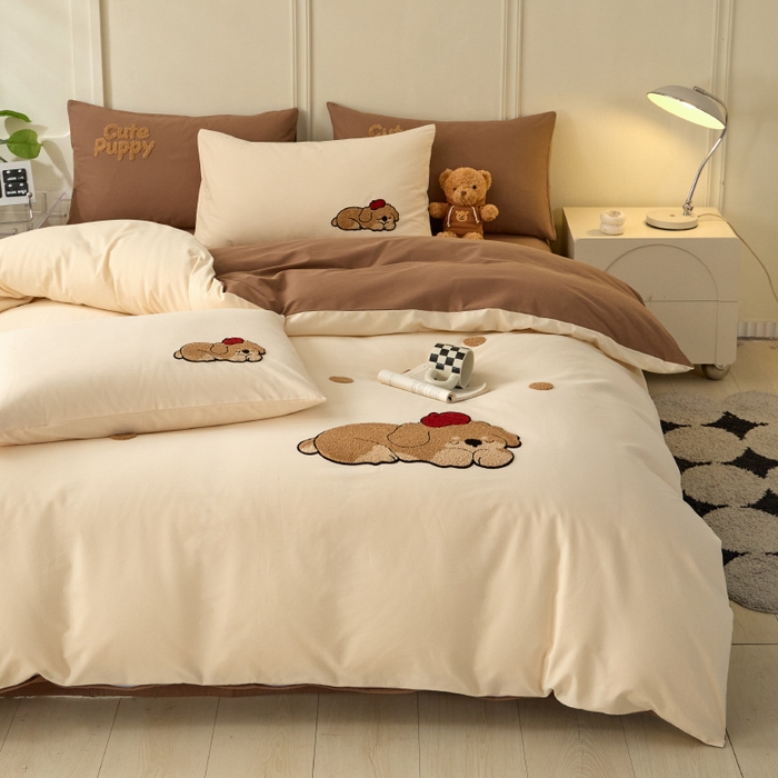 91家纺网 家纺一手货源 找家纺 蓝邻家纺 2025新款全棉磨毛卡通刺绣款四件套--毛巾绣系列 瑞瑞-米咖