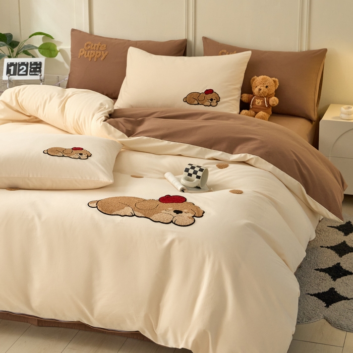 91家纺网 家纺一手货源 找家纺 蓝邻家纺 2025新款全棉磨毛卡通刺绣款四件套--毛巾绣系列 瑞瑞-米咖