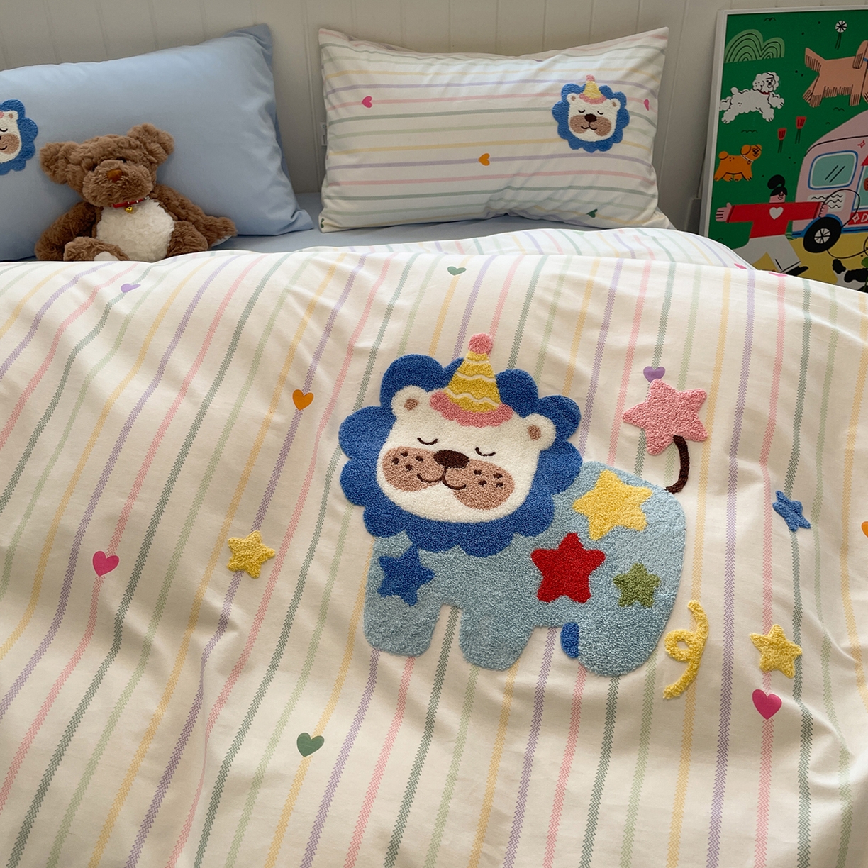 91家纺网 家纺一手货源 找家纺 蓝邻家纺 2025新款全棉磨毛卡通刺绣款四件套--毛巾绣系列 丛林守护-蓝