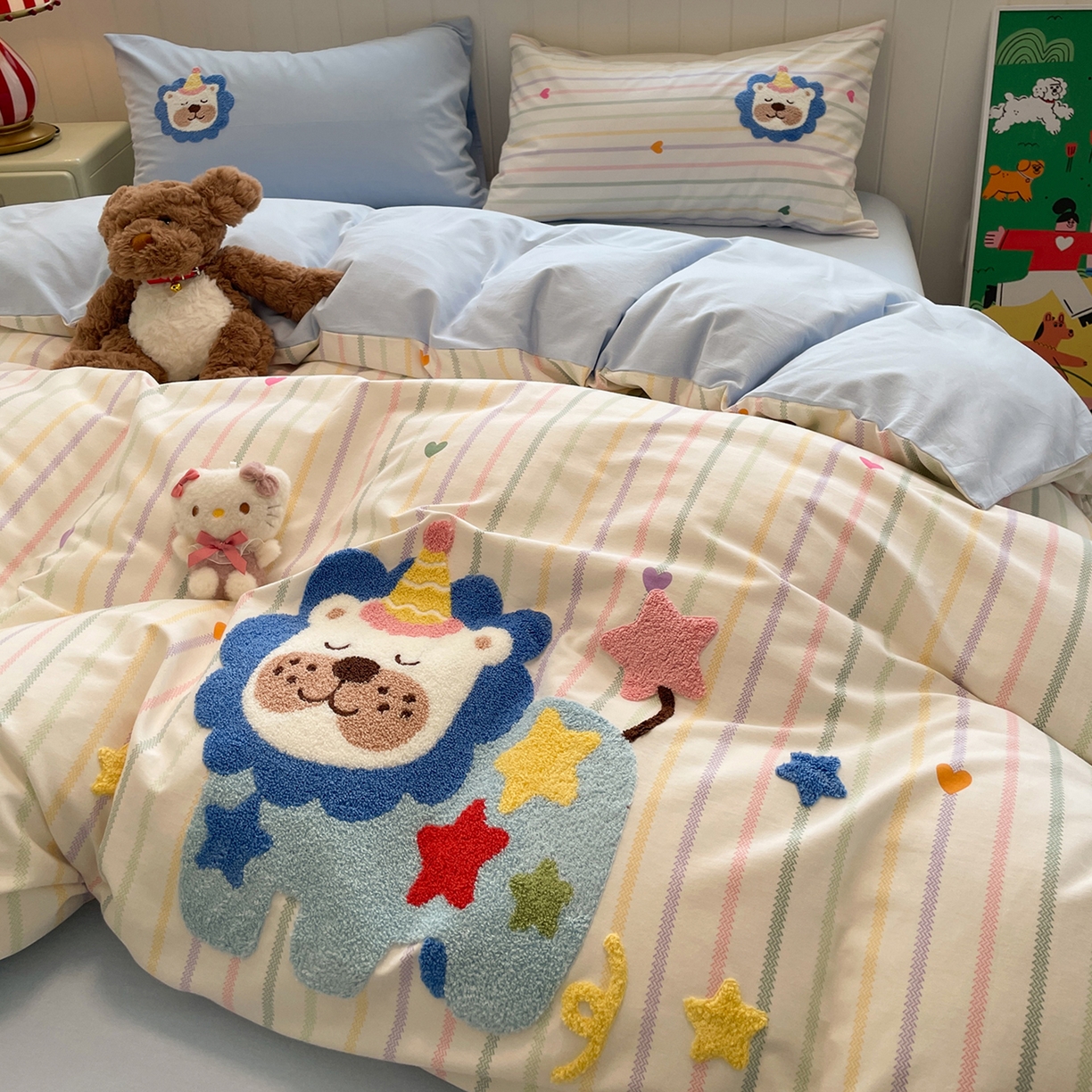 91家纺网 家纺一手货源 找家纺 蓝邻家纺 2025新款全棉磨毛卡通刺绣款四件套--毛巾绣系列 丛林守护-蓝