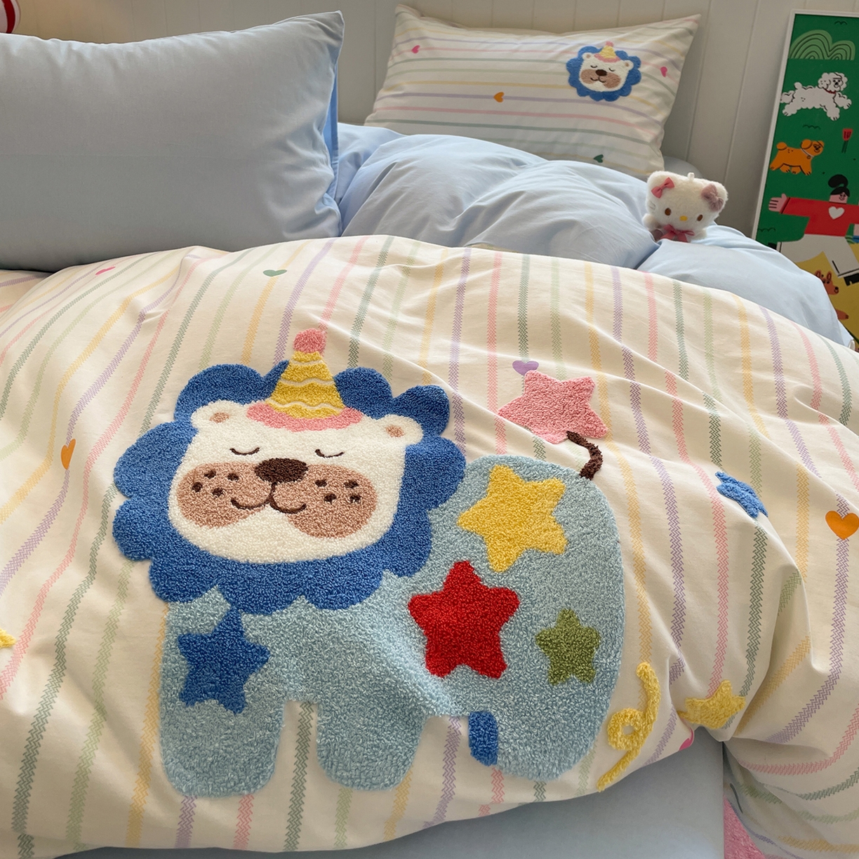 91家纺网 家纺一手货源 找家纺 蓝邻家纺 2025新款全棉磨毛卡通刺绣款四件套--毛巾绣系列 丛林守护-蓝