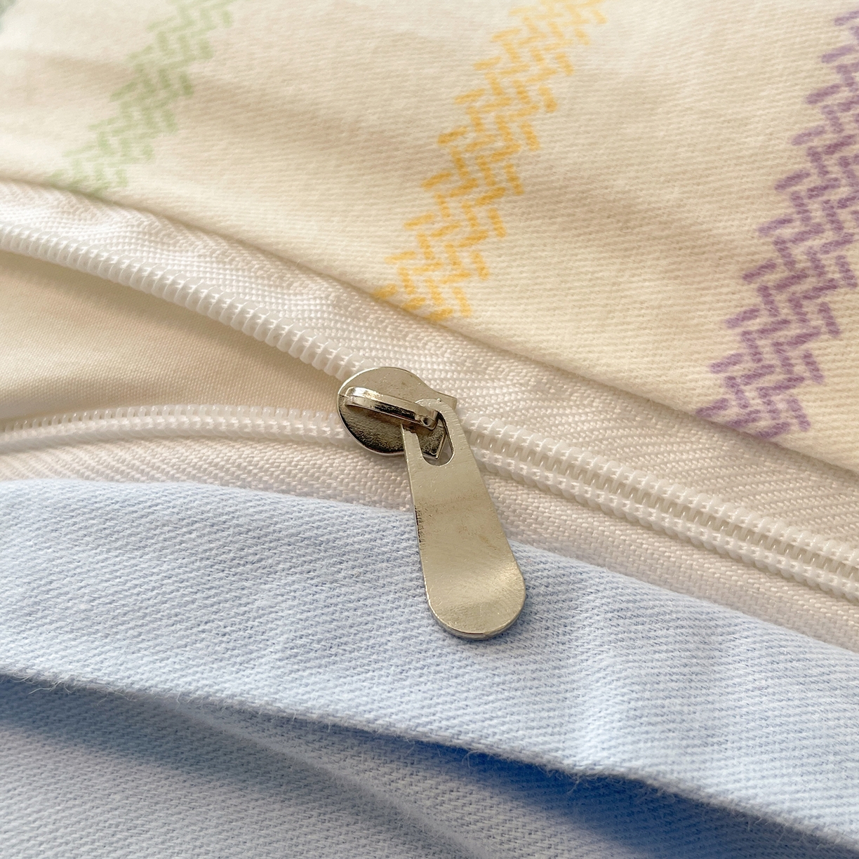 91家纺网 家纺一手货源 找家纺 蓝邻家纺 2025新款全棉磨毛卡通刺绣款四件套--毛巾绣系列 丛林守护-蓝