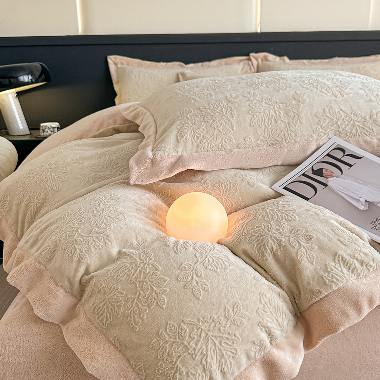 91家纺网 家纺一手货源 找家纺  （总）亿梵家居  2025秋冬新款-拼角款A类全消光牛奶绒立体5D雕花绒四件套