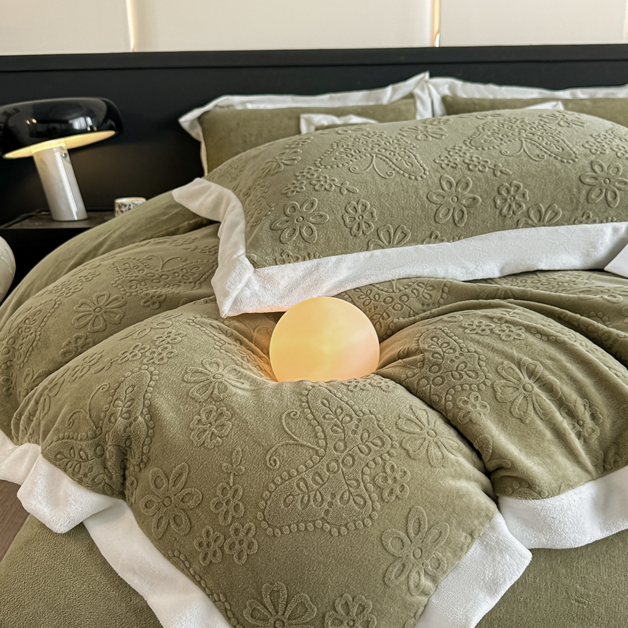 91家纺网 家纺一手货源 找家纺  （总）亿梵家居  2025秋冬新款-拼角款A类全消光牛奶绒立体5D雕花绒四件套