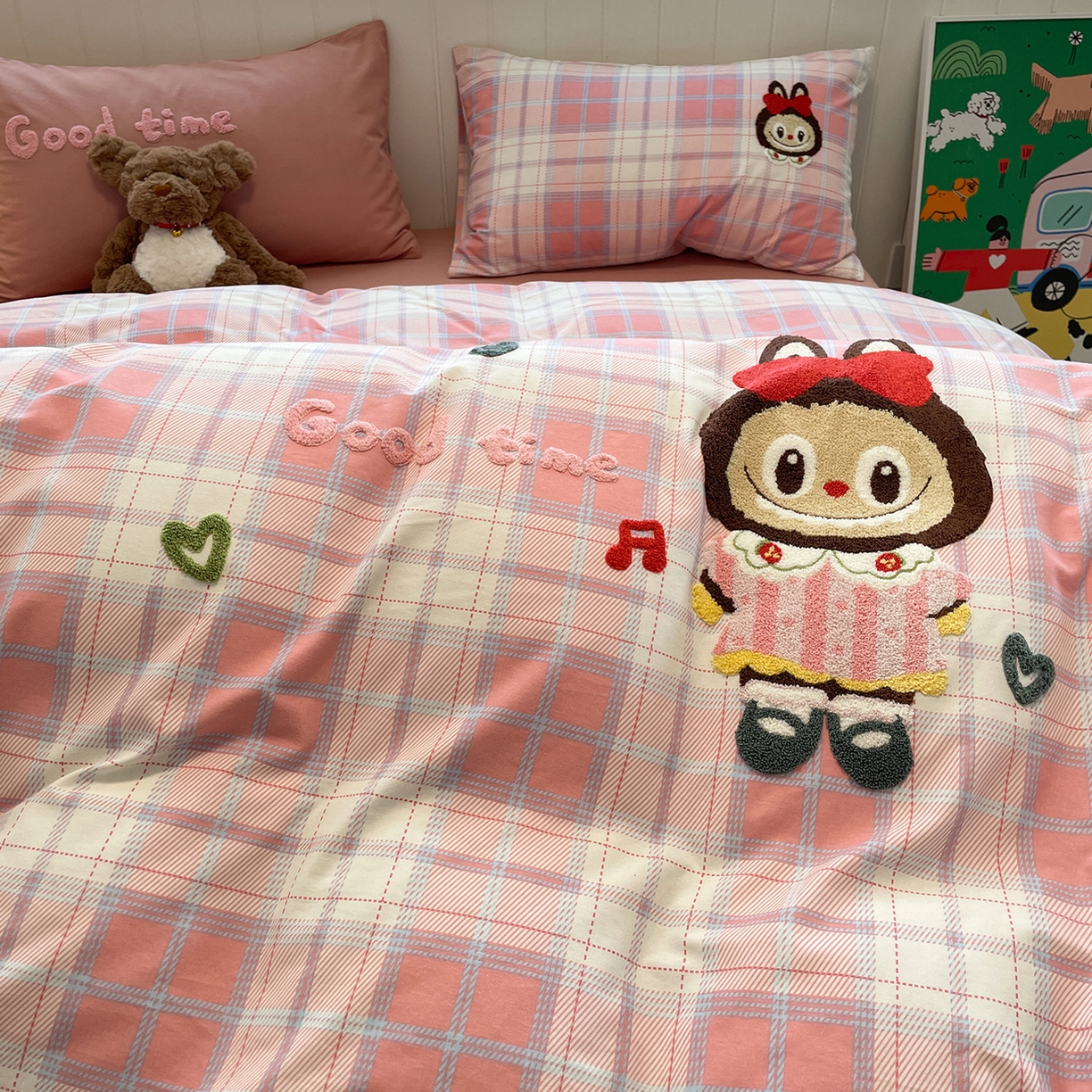 91家纺网 家纺一手货源 找家纺 蓝邻家纺 2025新款全棉磨毛卡通刺绣款四件套--毛巾绣系列 芙芙兔