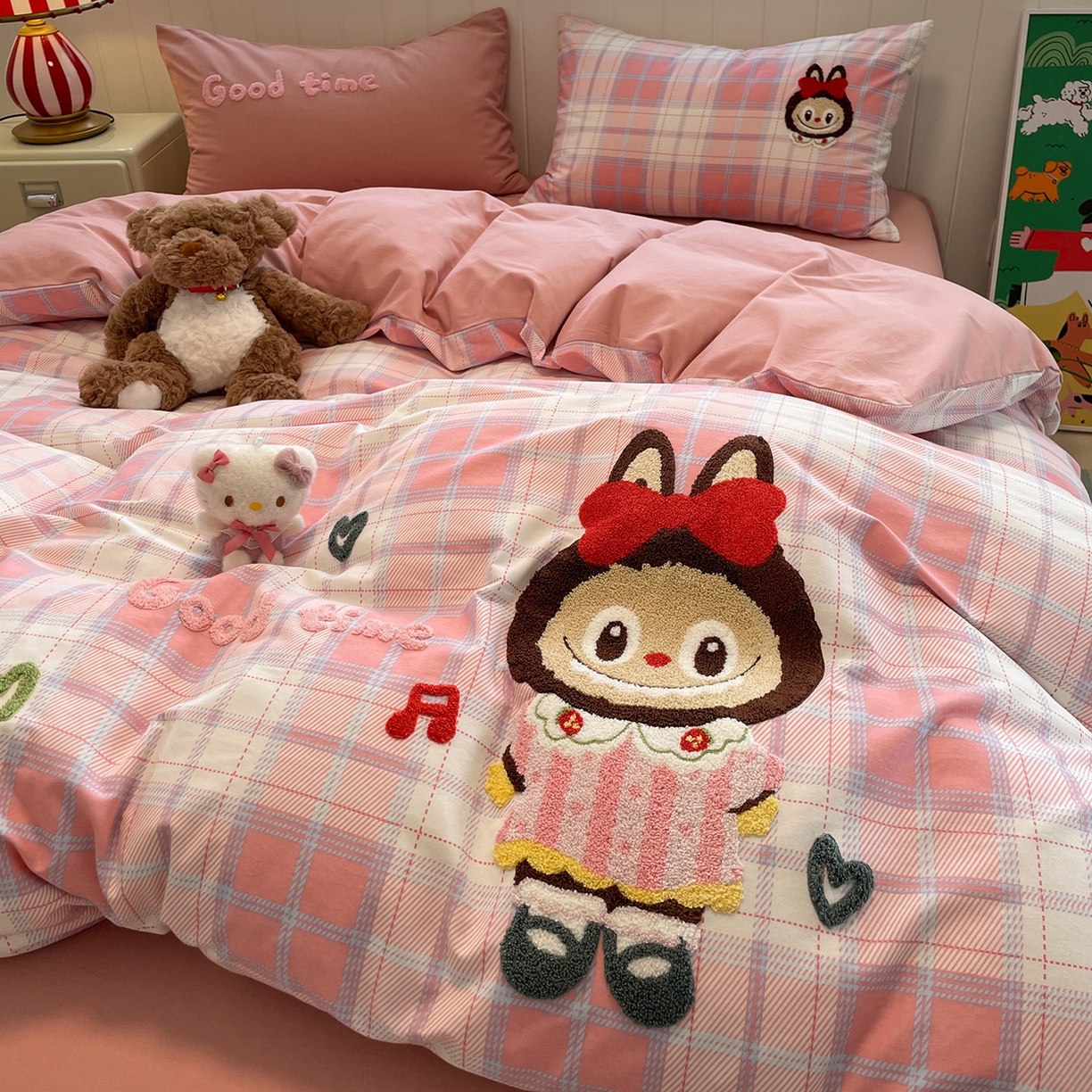 91家纺网 家纺一手货源 找家纺 蓝邻家纺 2025新款全棉磨毛卡通刺绣款四件套--毛巾绣系列 芙芙兔