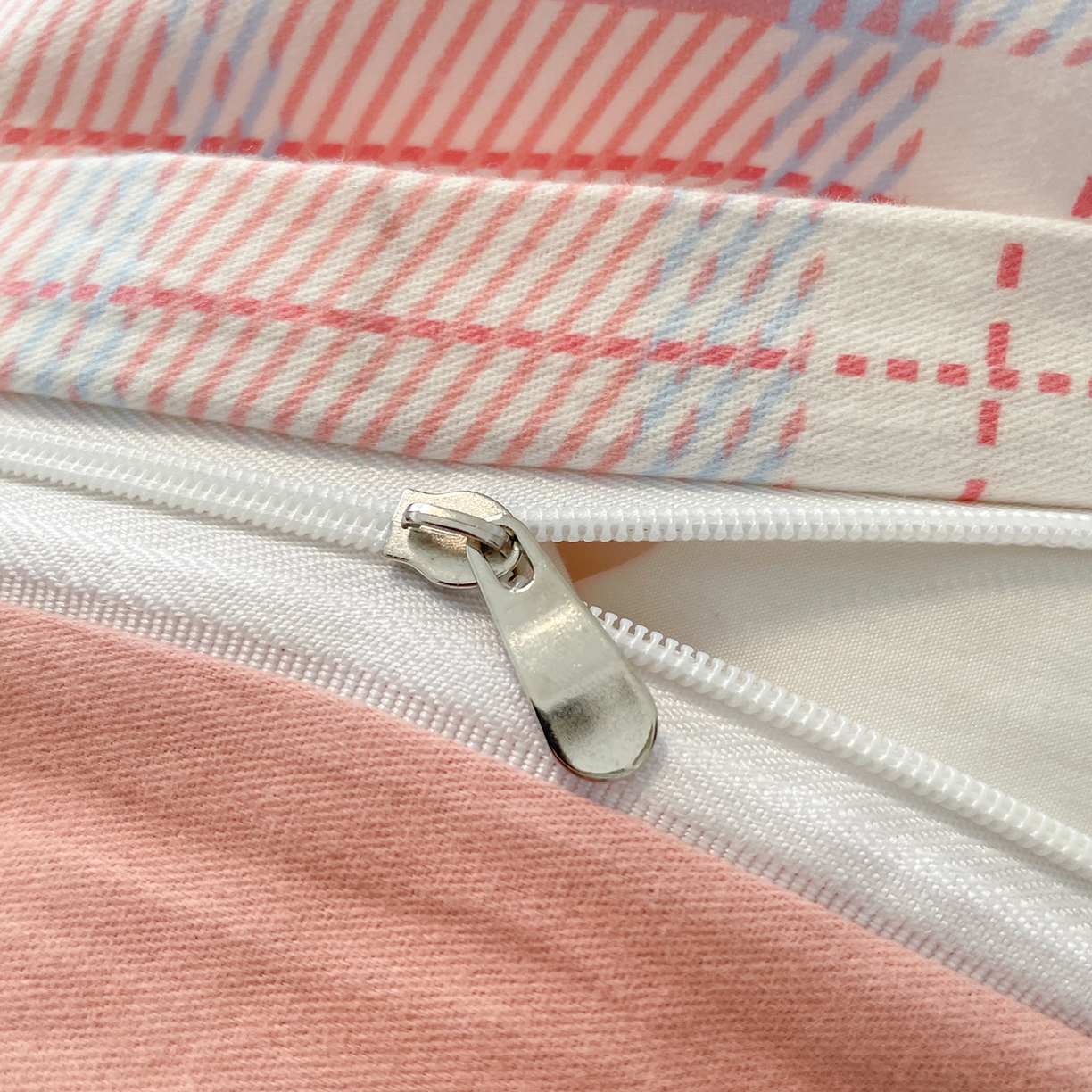 91家纺网 家纺一手货源 找家纺 蓝邻家纺 2025新款全棉磨毛卡通刺绣款四件套--毛巾绣系列 芙芙兔