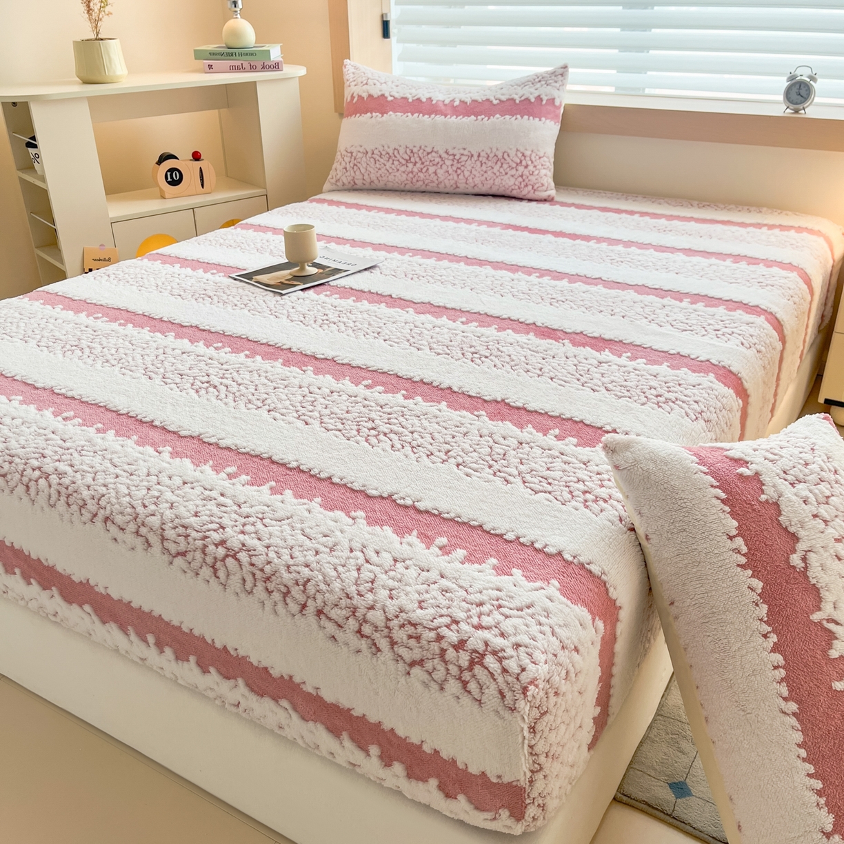 91家纺网 家纺一手货源 找家纺 （总）卡伦家纺 2025新款阳离子提花牛奶绒床笠-暖阳系列