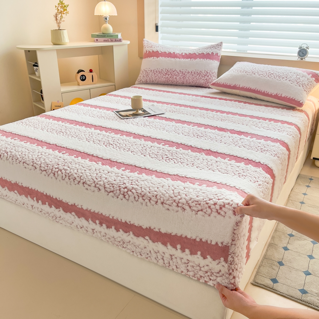 91家纺网 家纺一手货源 找家纺 （总）卡伦家纺 2025新款阳离子提花牛奶绒床笠-暖阳系列