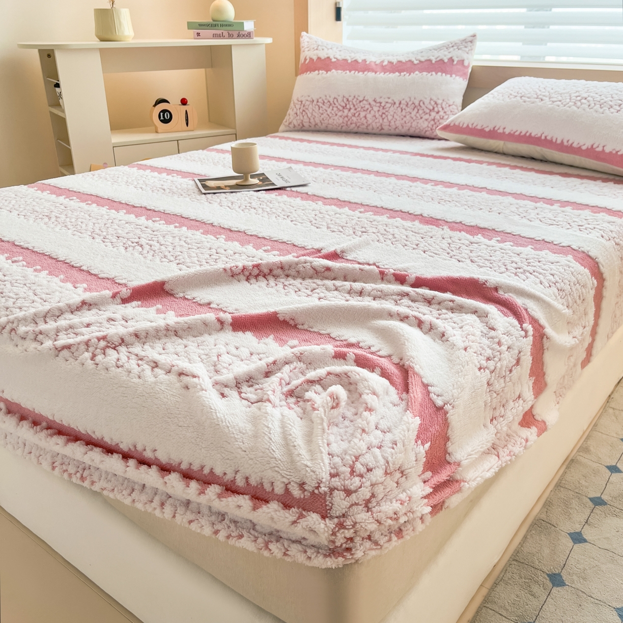 91家纺网 家纺一手货源 找家纺 （总）卡伦家纺 2025新款阳离子提花牛奶绒床笠-暖阳系列