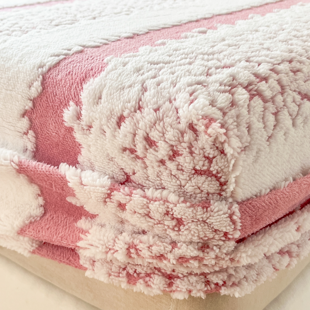 91家纺网 家纺一手货源 找家纺 （总）卡伦家纺 2025新款阳离子提花牛奶绒床笠-暖阳系列