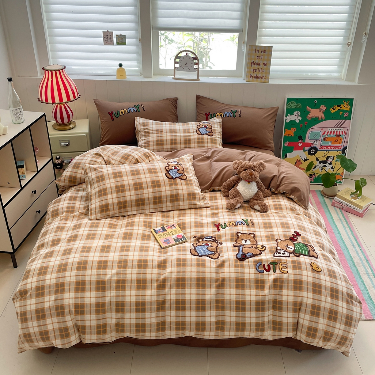 91家纺网 家纺一手货源 找家纺 蓝邻家纺 2025新款全棉磨毛卡通刺绣款四件套--毛巾绣系列 憨睡熊