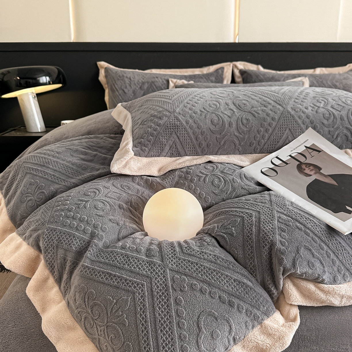 91家纺网 家纺一手货源 找家纺  （总）亿梵家居  2025秋冬新款-拼角款A类全消光牛奶绒立体5D雕花绒四件套