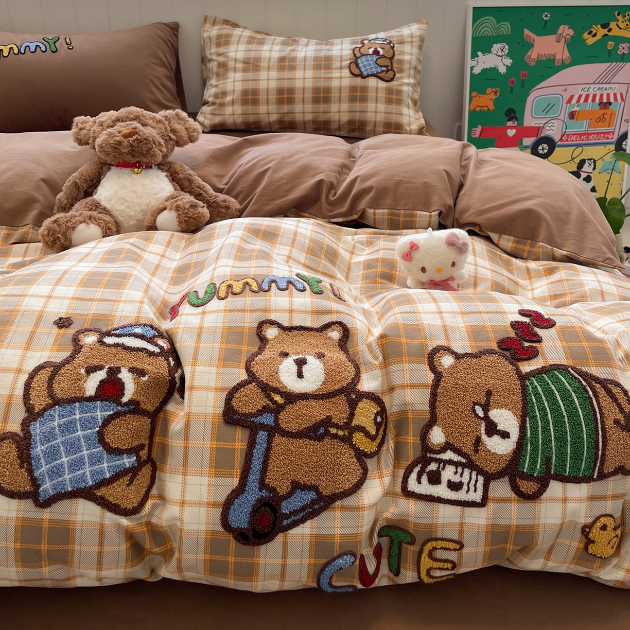 91家纺网 家纺一手货源 找家纺 蓝邻家纺 2025新款全棉磨毛卡通刺绣款四件套--毛巾绣系列 憨睡熊