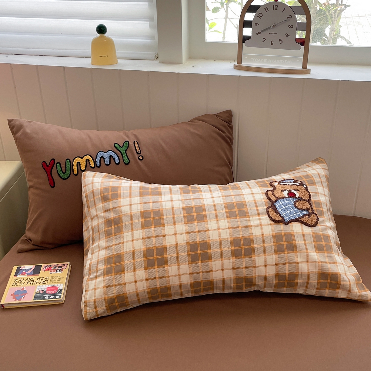 91家纺网 家纺一手货源 找家纺 蓝邻家纺 2025新款全棉磨毛卡通刺绣款四件套--毛巾绣系列 憨睡熊