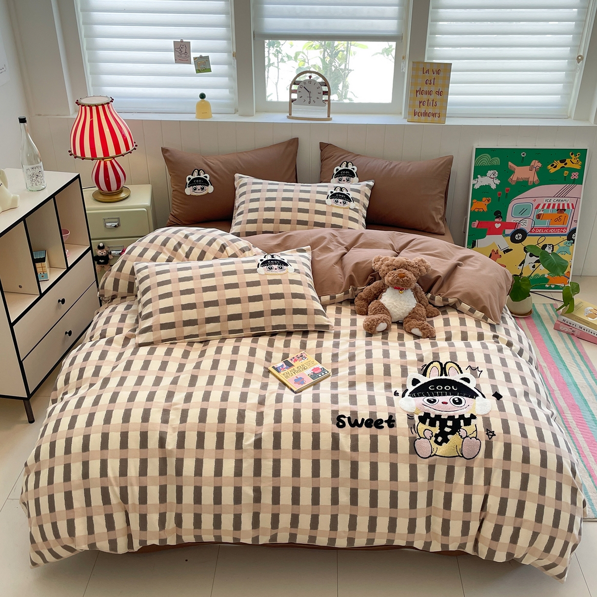 91家纺网 家纺一手货源 找家纺 蓝邻家纺 2025新款全棉磨毛卡通刺绣款四件套--毛巾绣系列 酷萌仔