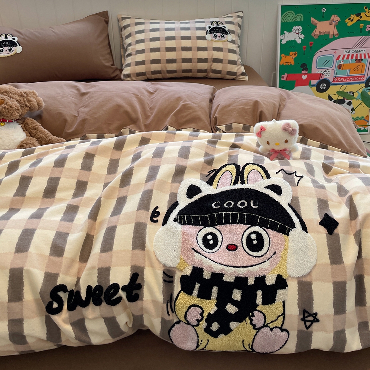 91家纺网 家纺一手货源 找家纺 蓝邻家纺 2025新款全棉磨毛卡通刺绣款四件套--毛巾绣系列 酷萌仔