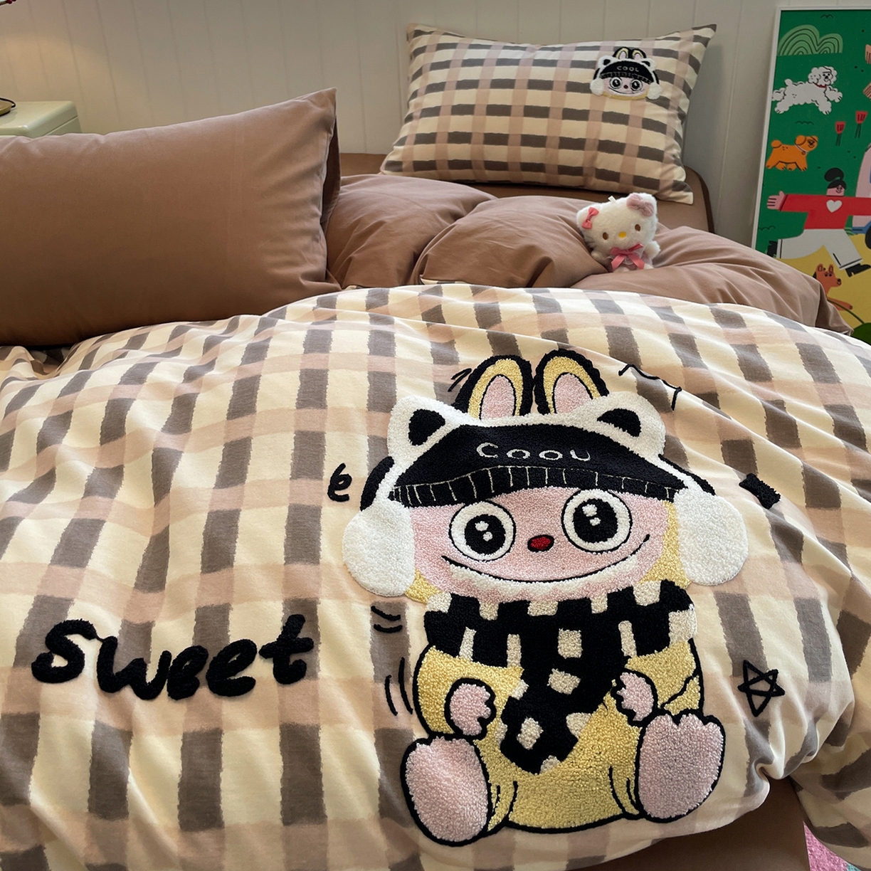 91家纺网 家纺一手货源 找家纺 蓝邻家纺 2025新款全棉磨毛卡通刺绣款四件套--毛巾绣系列 酷萌仔