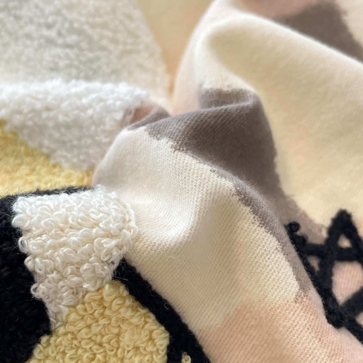 91家纺网 家纺一手货源 找家纺 蓝邻家纺 2025新款全棉磨毛卡通刺绣款四件套--毛巾绣系列 酷萌仔