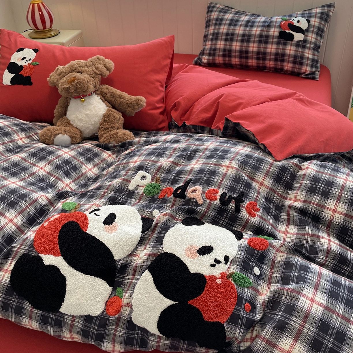 91家纺网 家纺一手货源 找家纺 蓝邻家纺 2025新款全棉磨毛卡通刺绣款四件套--毛巾绣系列 萌熊贝贝