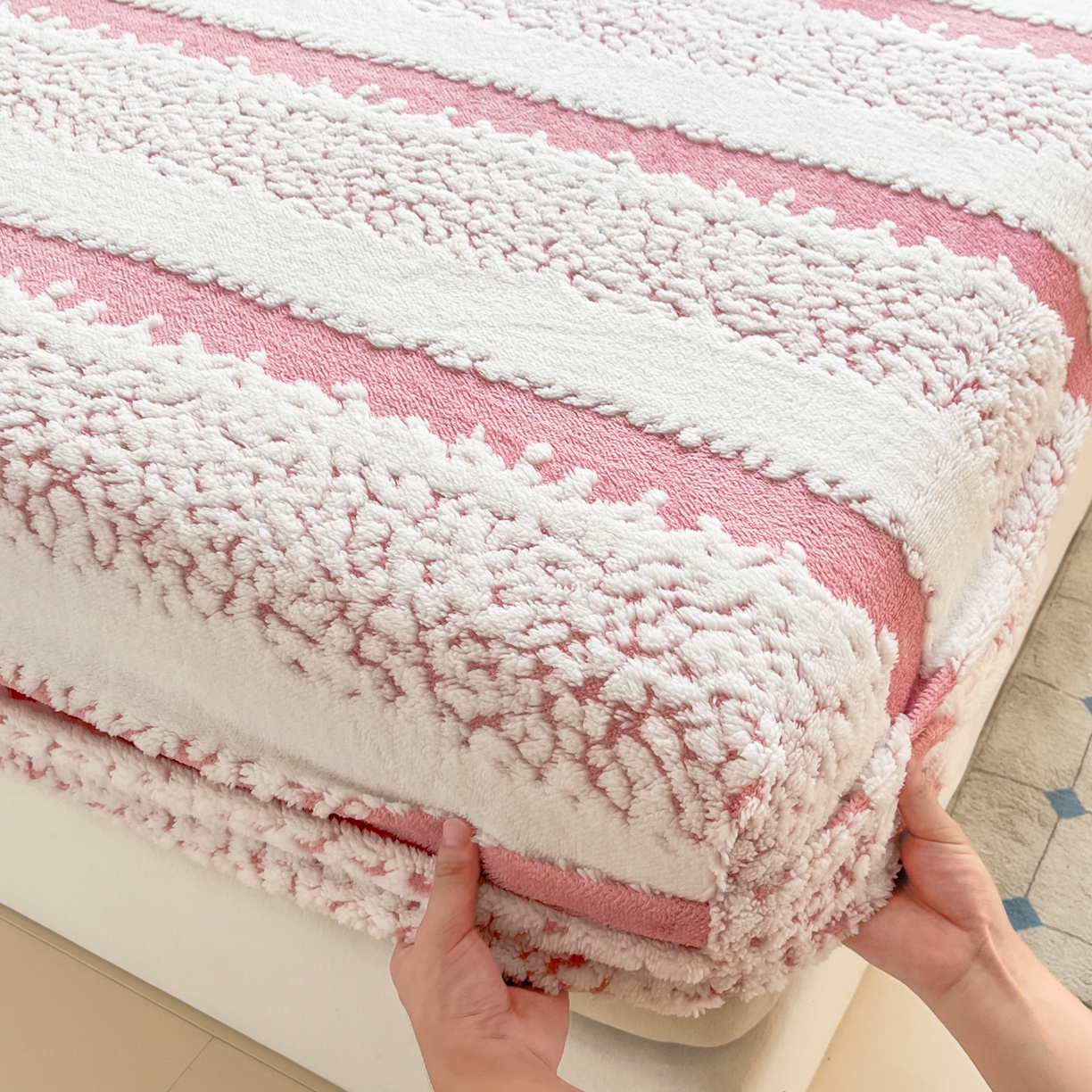 91家纺网 家纺一手货源 找家纺 卡伦家纺 2025新款阳离子提花牛奶绒床笠-暖阳系列 暖阳-粉