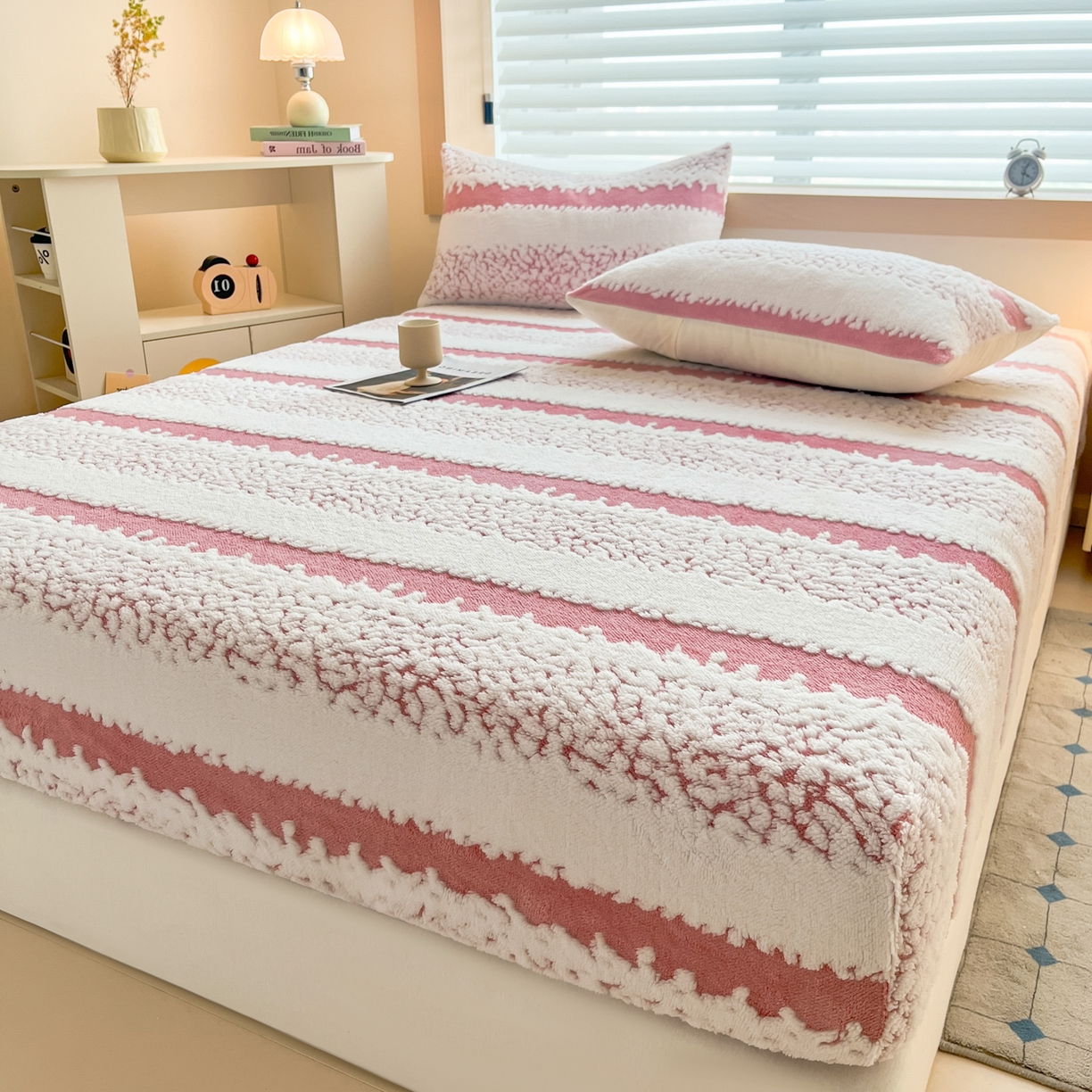 91家纺网 家纺一手货源 找家纺 卡伦家纺 2025新款阳离子提花牛奶绒床笠-暖阳系列 暖阳-粉