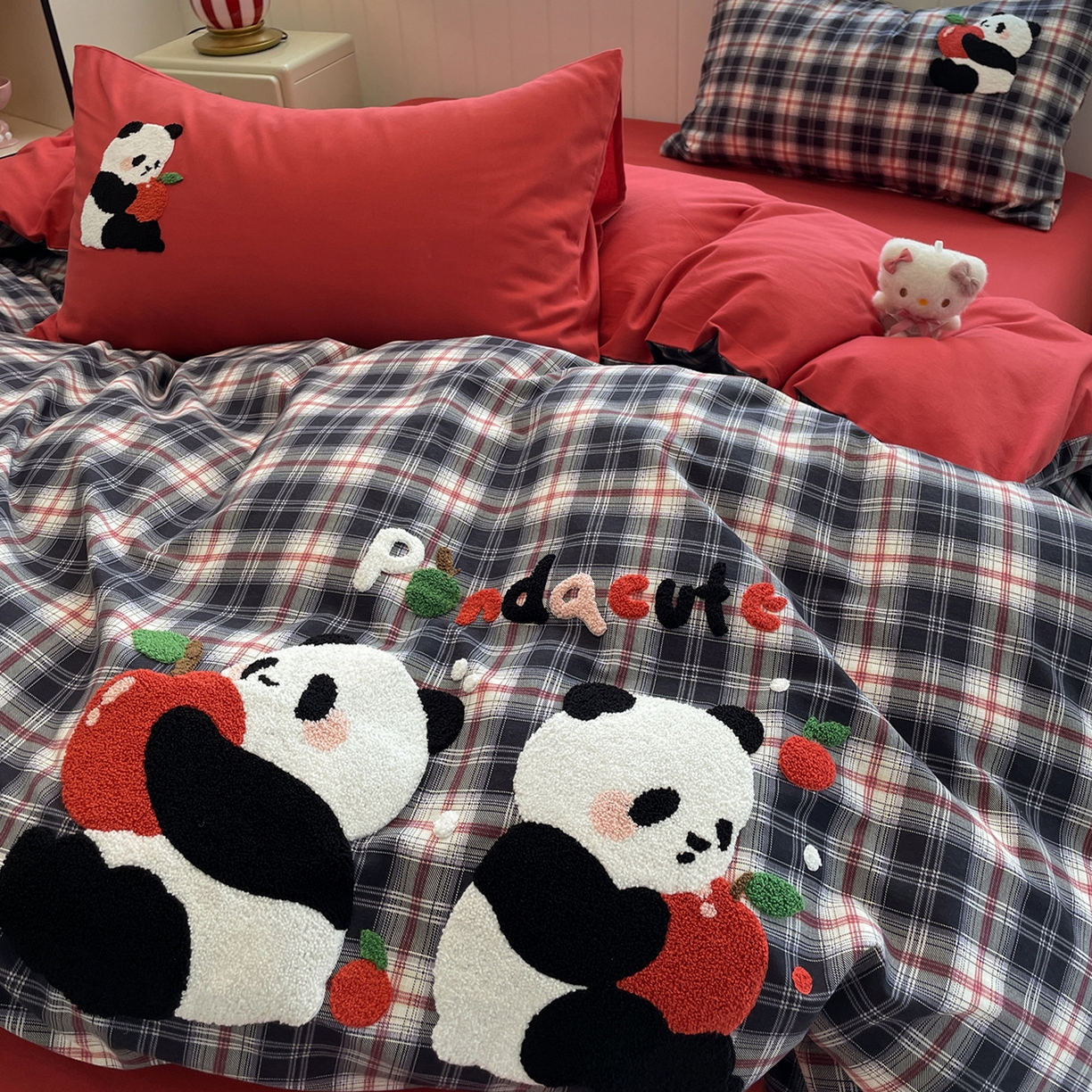 91家纺网 家纺一手货源 找家纺 蓝邻家纺 2025新款全棉磨毛卡通刺绣款四件套--毛巾绣系列 萌熊贝贝