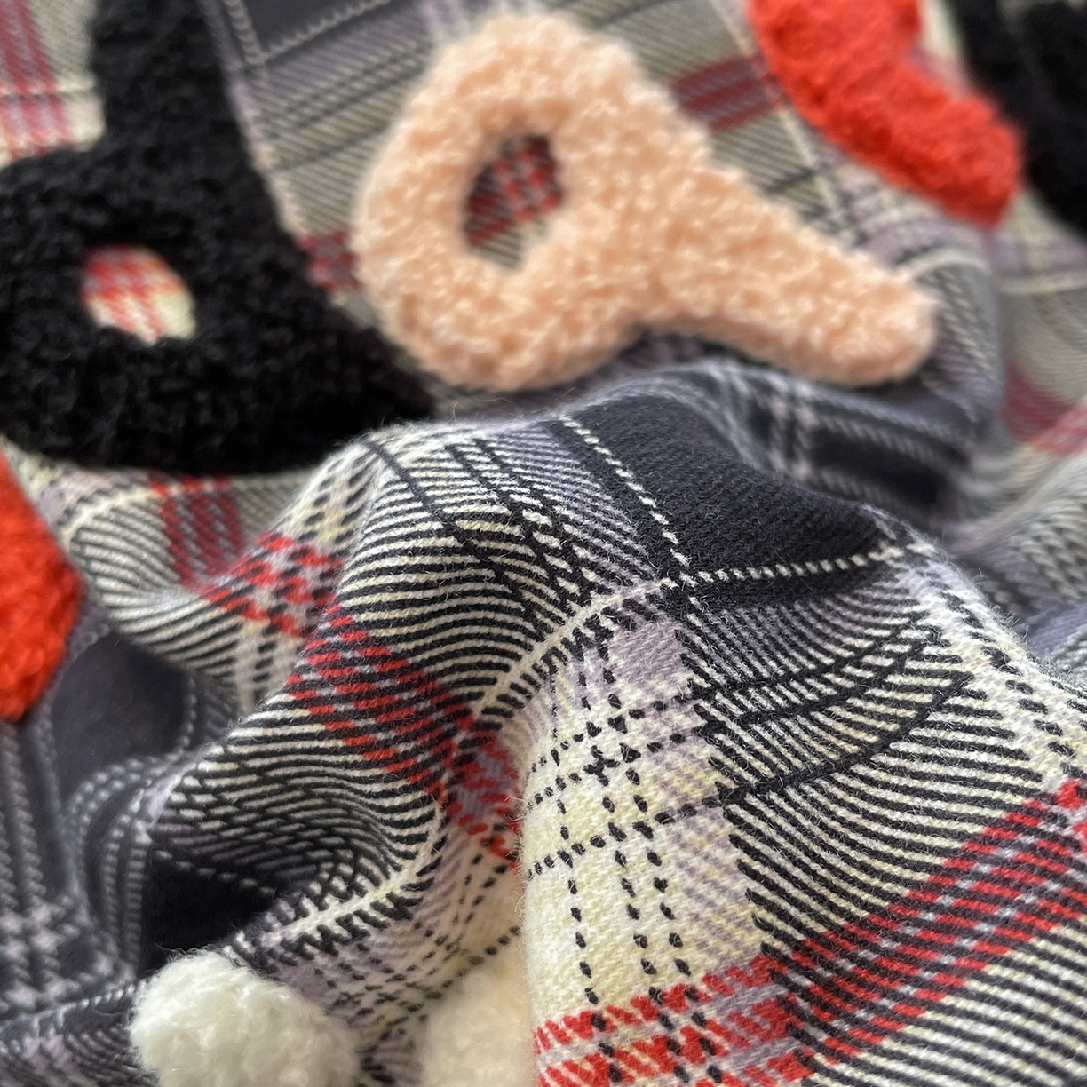 91家纺网 家纺一手货源 找家纺 蓝邻家纺 2025新款全棉磨毛卡通刺绣款四件套--毛巾绣系列 萌熊贝贝