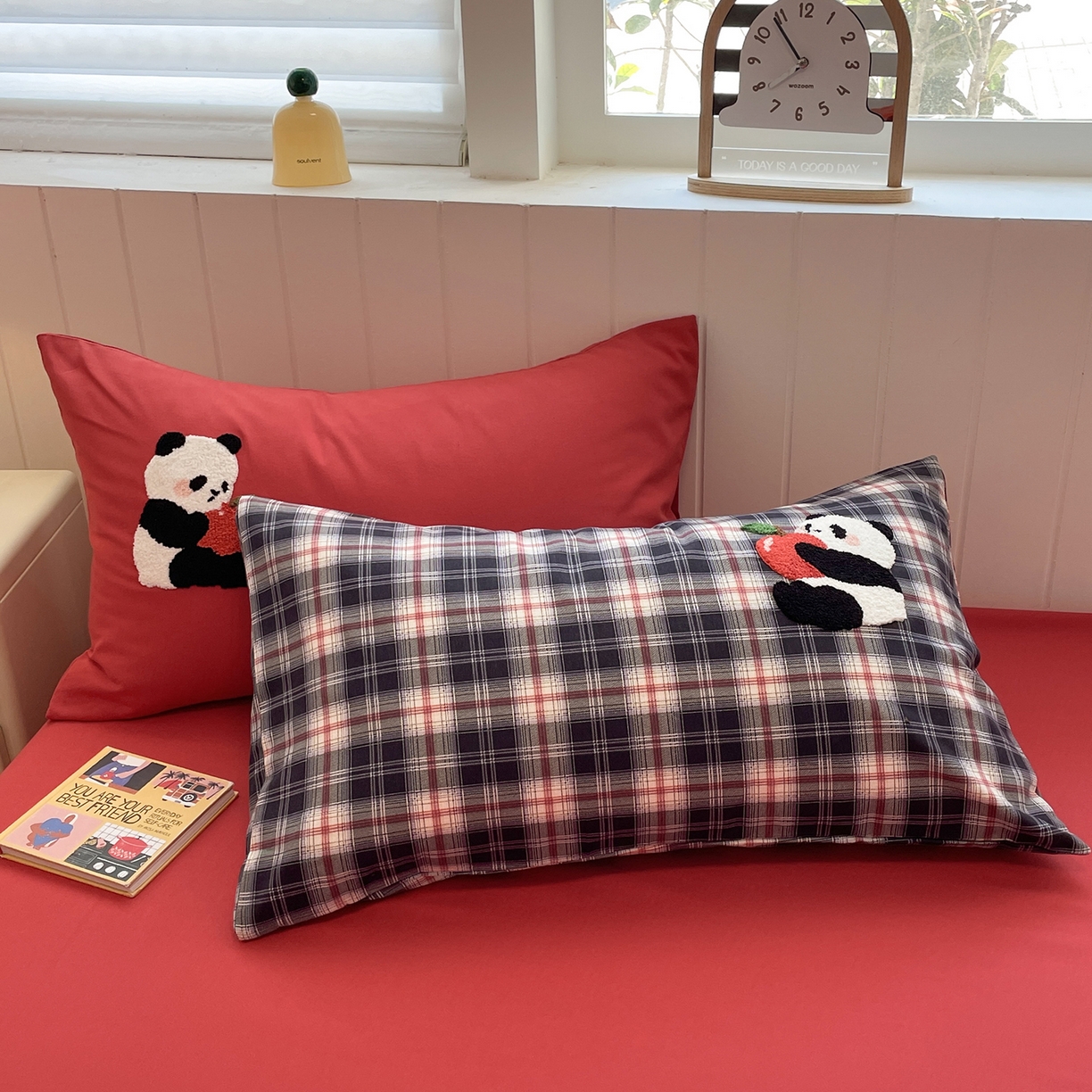 91家纺网 家纺一手货源 找家纺 蓝邻家纺 2025新款全棉磨毛卡通刺绣款四件套--毛巾绣系列 萌熊贝贝