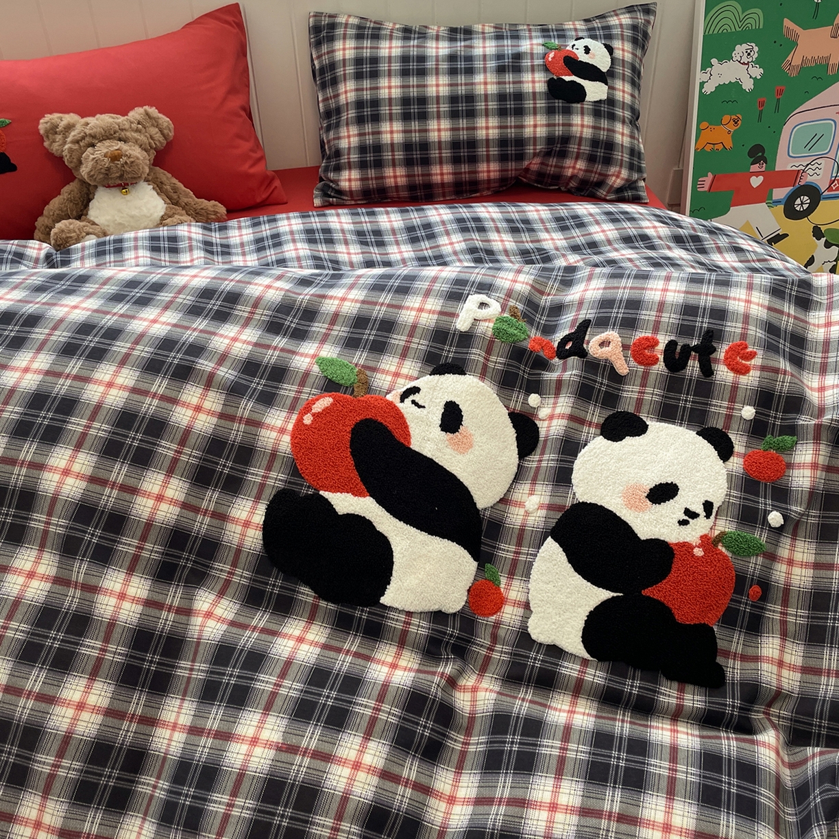 91家纺网 家纺一手货源 找家纺 蓝邻家纺 2025新款全棉磨毛卡通刺绣款四件套--毛巾绣系列 萌熊贝贝