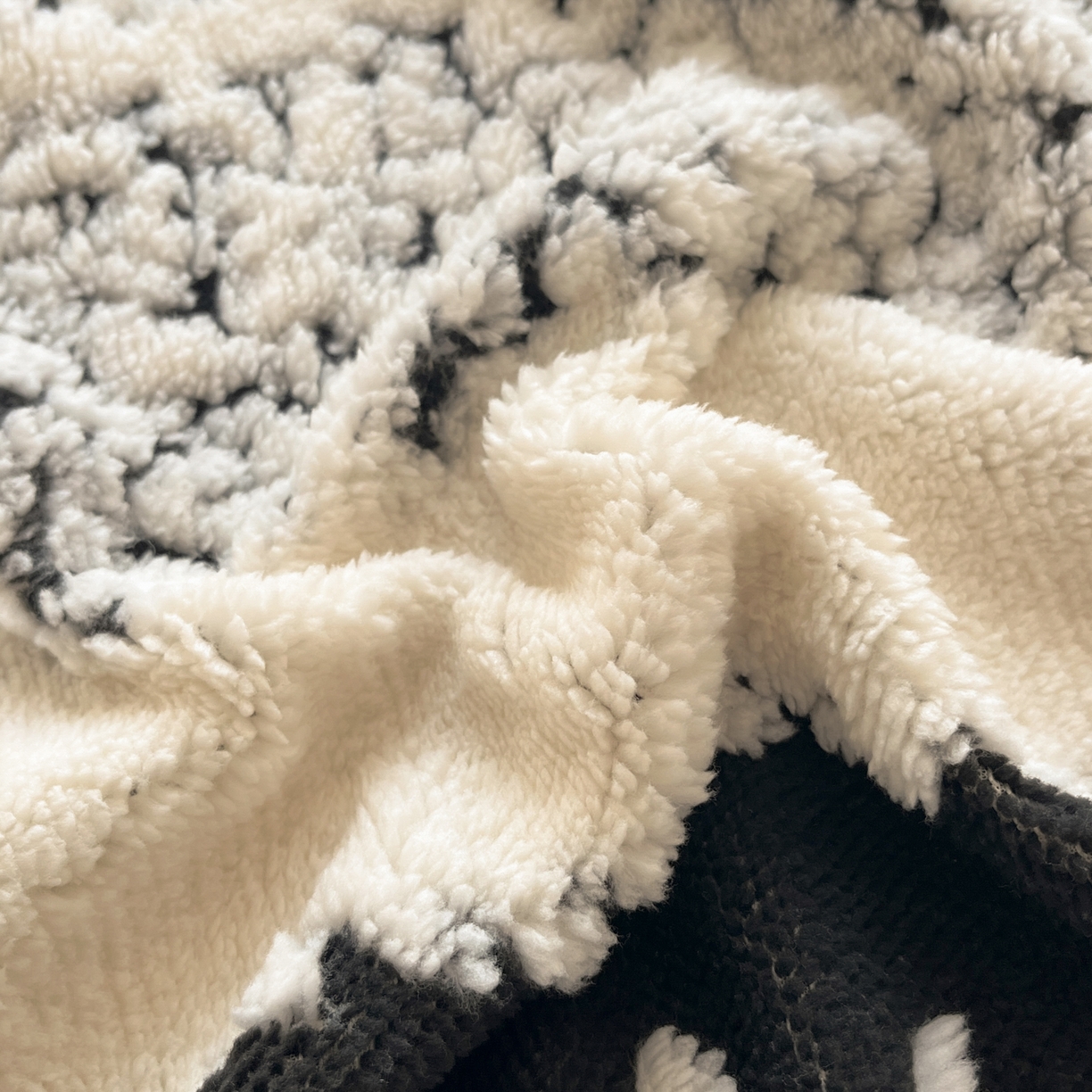 91家纺网 家纺一手货源 找家纺 卡伦家纺 2025新款阳离子提花牛奶绒床笠-暖阳系列 暖阳-黑