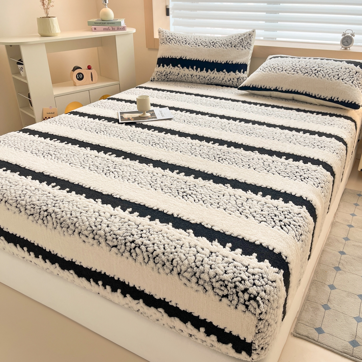 91家纺网 家纺一手货源 找家纺 卡伦家纺 2025新款阳离子提花牛奶绒床笠-暖阳系列 暖阳-黑