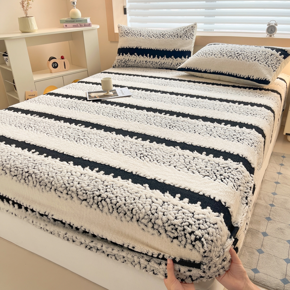 91家纺网 家纺一手货源 找家纺 卡伦家纺 2025新款阳离子提花牛奶绒床笠-暖阳系列 暖阳-黑