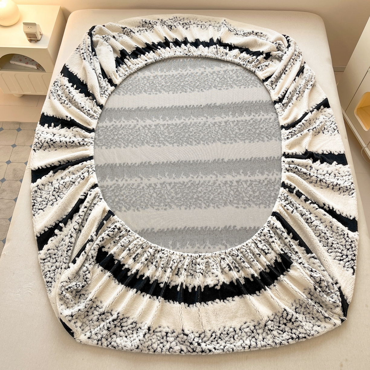 91家纺网 家纺一手货源 找家纺 卡伦家纺 2025新款阳离子提花牛奶绒床笠-暖阳系列 暖阳-黑