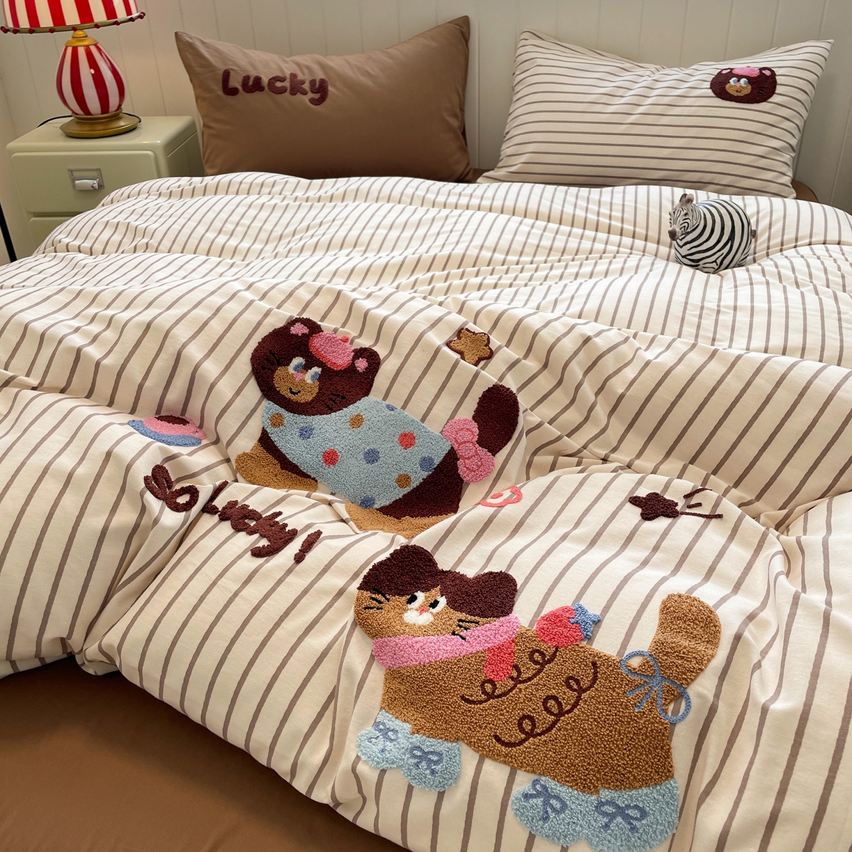 蓝邻家纺 2025新款全棉磨毛卡通刺绣款四件套--毛巾绣系列 喵小布