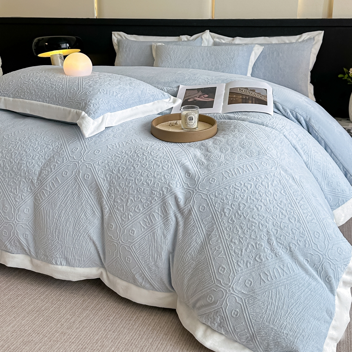 91家纺网 家纺一手货源 找家纺  （总）亿梵家居  2025秋冬新款-拼角款A类全消光牛奶绒立体5D雕花绒四件套