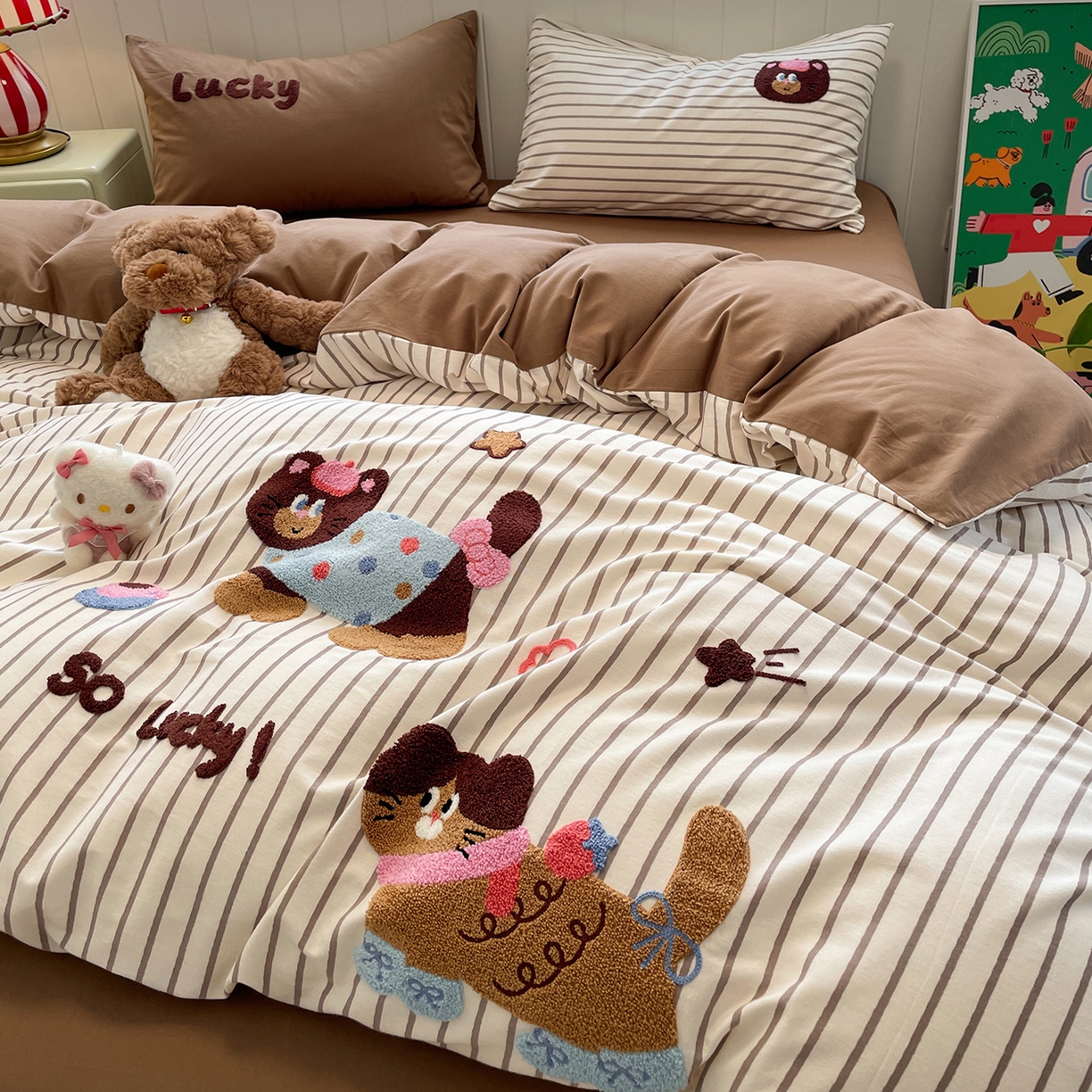 91家纺网 家纺一手货源 找家纺 蓝邻家纺 2025新款全棉磨毛卡通刺绣款四件套--毛巾绣系列 喵小布