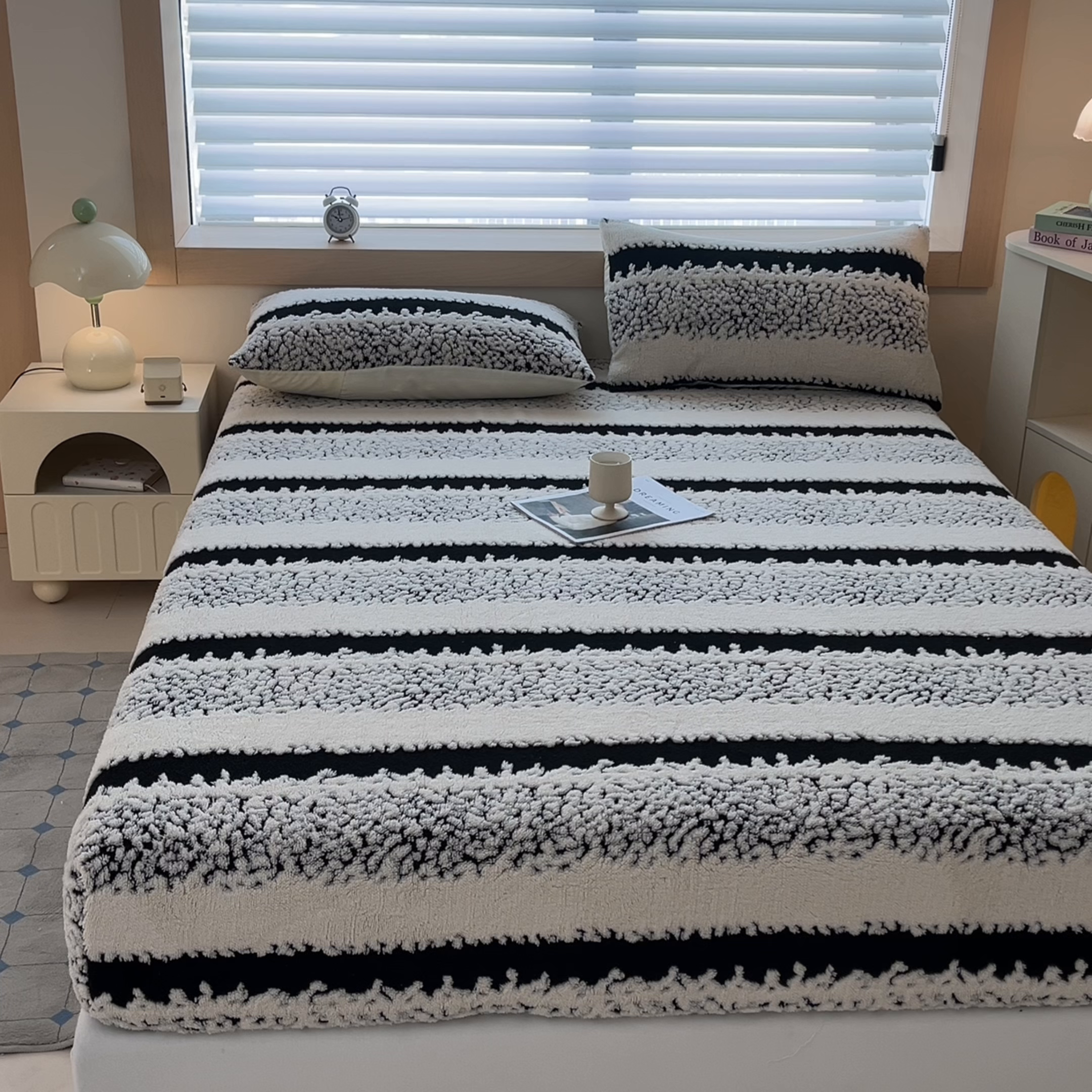 91家纺网 家纺一手货源 找家纺 卡伦家纺 2025新款阳离子提花牛奶绒床笠-暖阳系列 暖阳-黑