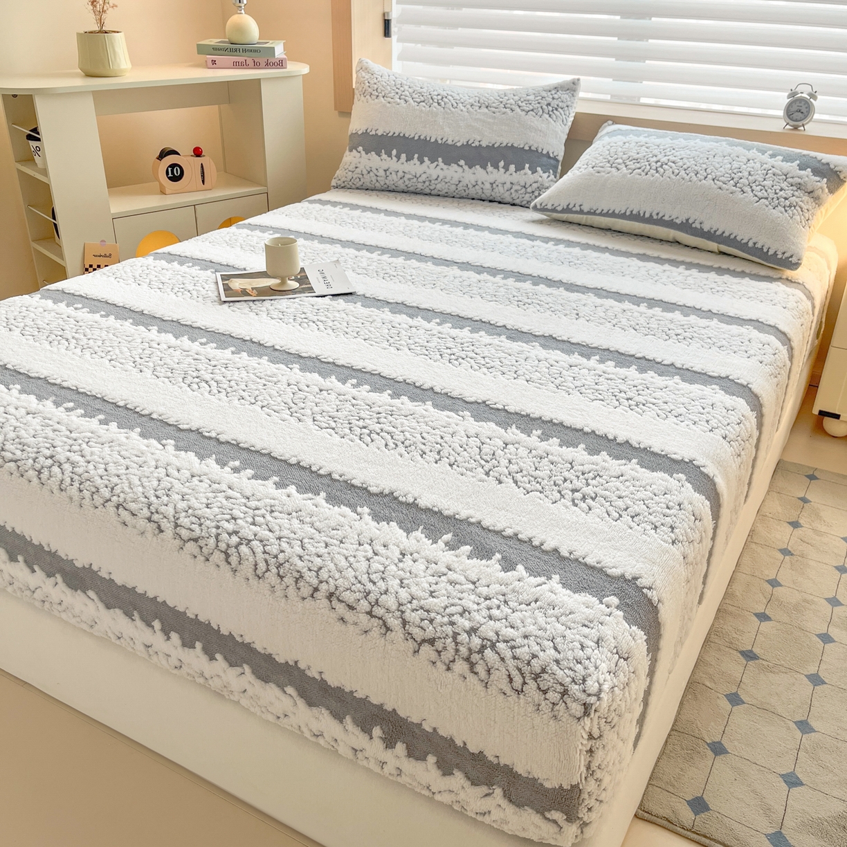 91家纺网 家纺一手货源 找家纺 卡伦家纺 2025新款阳离子提花牛奶绒床笠-暖阳系列 暖阳-灰