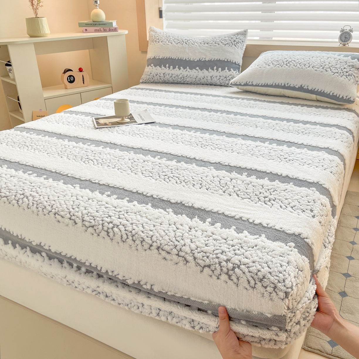 91家纺网 家纺一手货源 找家纺 卡伦家纺 2025新款阳离子提花牛奶绒床笠-暖阳系列 暖阳-灰