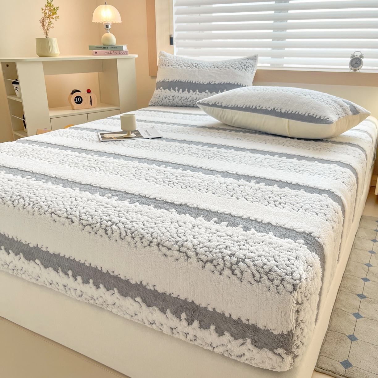 91家纺网 家纺一手货源 找家纺 卡伦家纺 2025新款阳离子提花牛奶绒床笠-暖阳系列 暖阳-灰